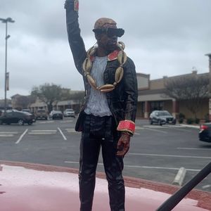 Meet your Posher, Emilio